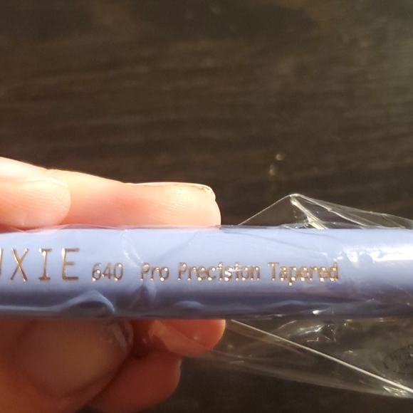 ⛱3/$20 Luxie Pro Precision Tapered Brush (640) - Picture 3 of 4